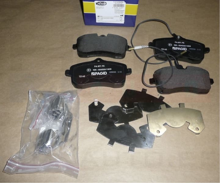 Piduriklotside komplekt eesmine Peugeot 407